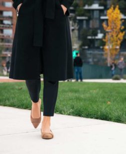 Scarpe ballerine a punta con banda beige