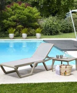 lettino prendisole Vela ambientato