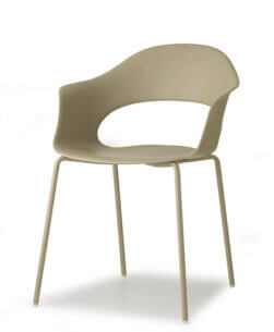 Poltrona in plastica gambe verniciate tortora