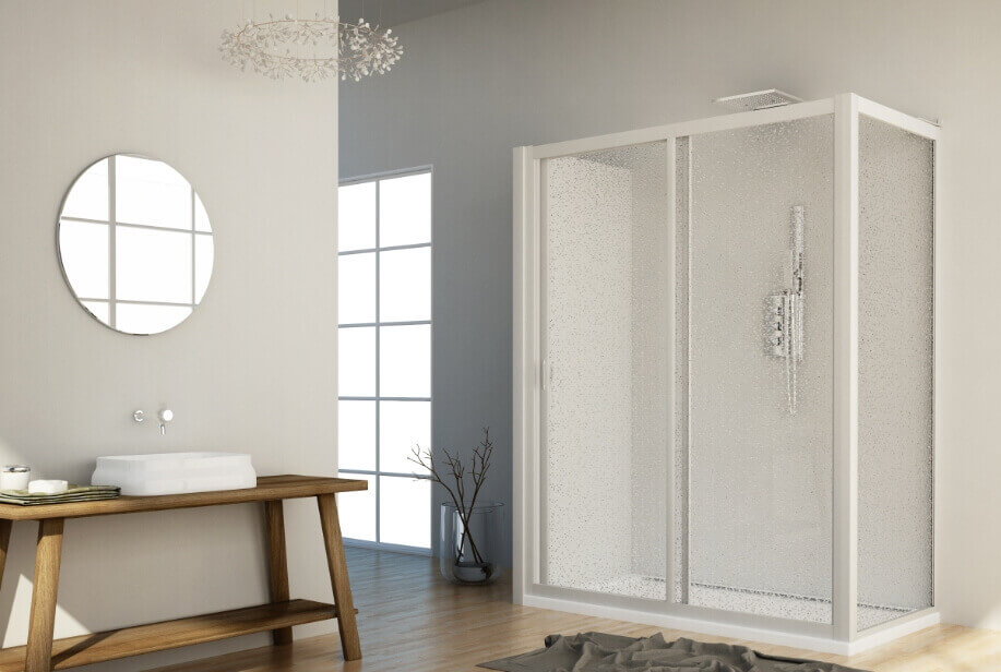 Cabina doccia bianca in un bagno moderno